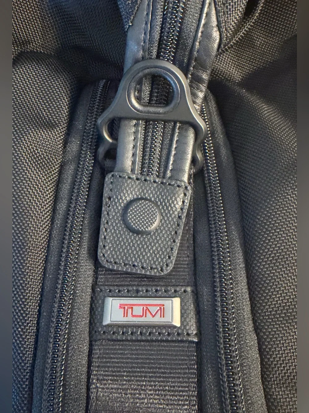 Tumi impressive 13